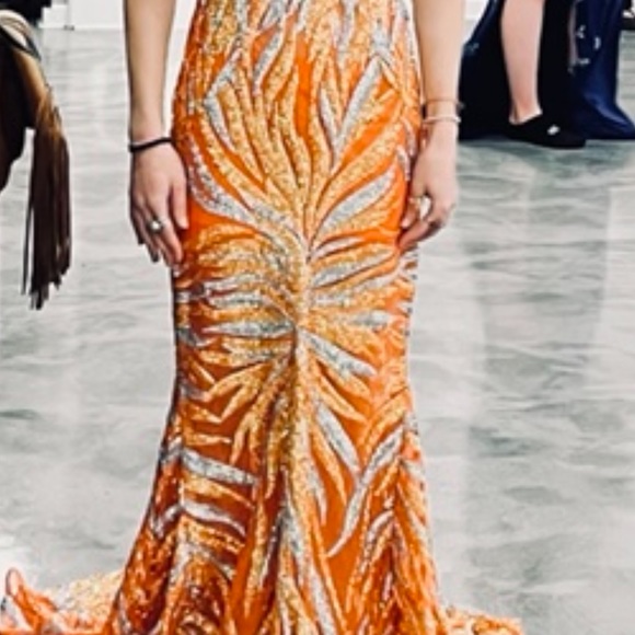 Prom dress worn once size 0 - Picture 5 of 5